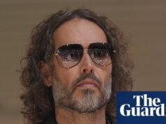 Russell Brand acusado de estupro e outros crimes sexuais. notícias do Reino Unido