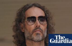 Russell Brand acusado de estupro e outros crimes sexuais. notícias do Reino Unido