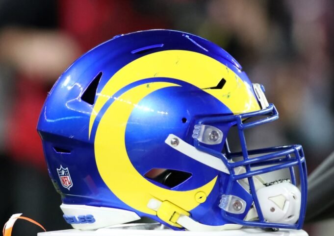 2712749-los-angeles-rams-helmet.jpg