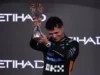 Verstappen vence corrida de Abu Dhabi, Norris choroso conquista título de F1