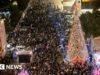A árvore de Natal de Belém é acesa pela primeira vez desde a guerra de Gaza