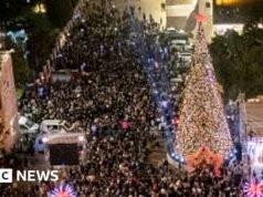 A árvore de Natal de Belém é acesa pela primeira vez desde a guerra de Gaza