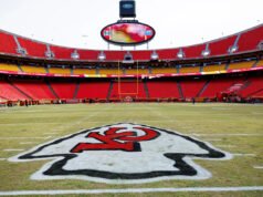 Os Chiefs anunciam a mudança do Arrowhead Stadium do Missouri para um novo estádio com cúpula no Kansas, a um custo de US$ 3 bilhões