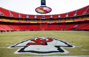 Os Chiefs anunciam a mudança do Arrowhead Stadium do Missouri para um novo estádio com cúpula no Kansas, a um custo de US$ 3 bilhões