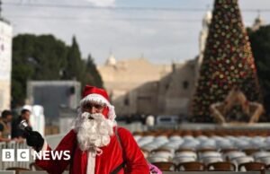 A árvore de Natal de Belém foi acesa pela primeira vez desde o início da guerra em Gaza