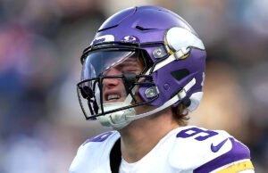 Vikings iniciarão QB Broosmer vs. Lions com diagnóstico de fratura na mão de arremesso de McCarthy
