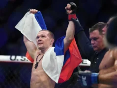 O lutador de MMA Yan derrotou Dvalishvili por pontos e conquistou o título peso galo do UFC