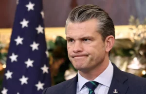 Legislador dos EUA pode reter fundos de viagem de Hegseth para forçar a divulgação do vídeo do barco