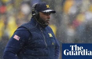Michigan demite a técnica Sharon Moore por ‘relacionamento inapropriado’ com um membro da equipe de futebol universitário