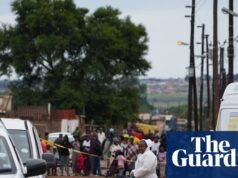 Homens armados matam nove pessoas no município de Joanesburgo, no segundo tiroteio em massa na África do Sul este mês África do Sul
