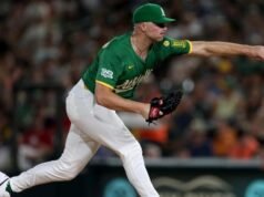 Os White Sox continuam gastando com a contratação de US$ 4,5 milhões como agente livre do ex-escolhido do primeiro turno, Sean Newcombe