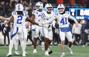 Duke derrotou o número 17 da Virgínia no OT, colocando-o à beira da eliminação do ACC College Football Playoff.