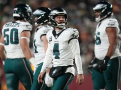 Jake Elliott, dos Eagles, errou três tentativas de field goal no primeiro tempo contra os Commanders, incluindo um chute de segunda chance após um pênalti