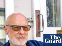 Brian Eno pede apoio à música Unite the Palestine para a música número 1 do Natal