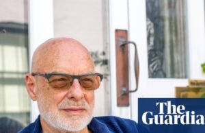 Brian Eno pede apoio à música Unite the Palestine para a música número 1 do Natal