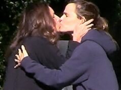Jennifer Garner beija uma amiga – veja a foto!