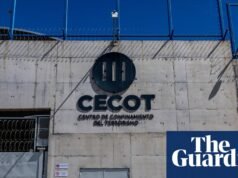 Episódio de 60 minutos sobre a brutal prisão de El Salvador, transmitido pela CBS, aparece online CBS