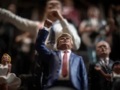 Um homem sábio? rei? Trump também participa da celebração da Natividade em Nápoles