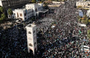 Um ano após a queda do regime de Assad, famílias de detidos desaparecidos continuam a sofrer sem respostas