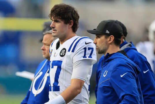 Daniel Jones sofre ruptura do tendão de Aquiles