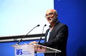 Singapura precisa tomar medidas mais ousadas para continuar a prosperar como centro financeiro global: ex-chefe do DBS