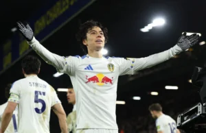 Tanaka é um talismã enquanto o Leeds luta pelo empate com o Liverpool