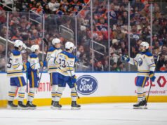 O gol de Alex Tuch na prorrogação levanta Sabres sobre Oilers, quebrando a seqüência de derrotas