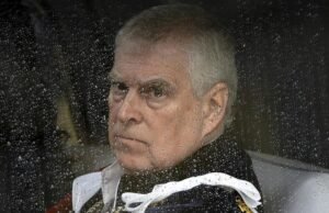 Ex-príncipe Andrew entrega licença de porte de arma após visita policial