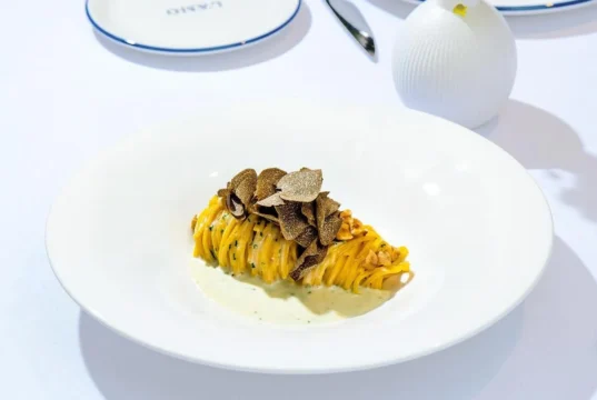 Saboreie a culinária italiana focada em frutos do mar no L’Amo Bistro del Mare no The Met Singapore