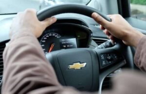 Não entrar em pânico! Esta é a razão pela qual o volante do carro parece pesado e a solução