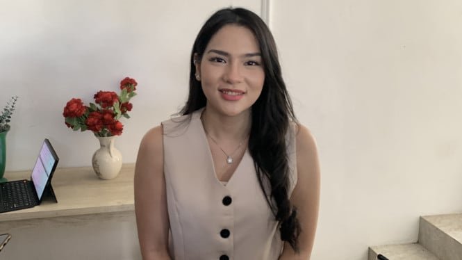 68364a468fe0d-tidak-lagi-mainkan-peran-pelakor-davina-karamoy-jadi-ceo-di-serial-main-hati_665_374.jpeg