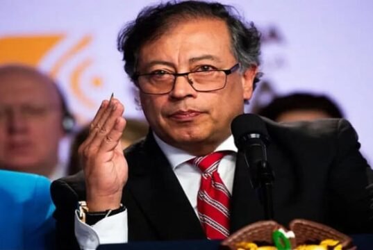 Senado rejeita projeto de lei orçamentária, Colômbia declara emergência econômica e social