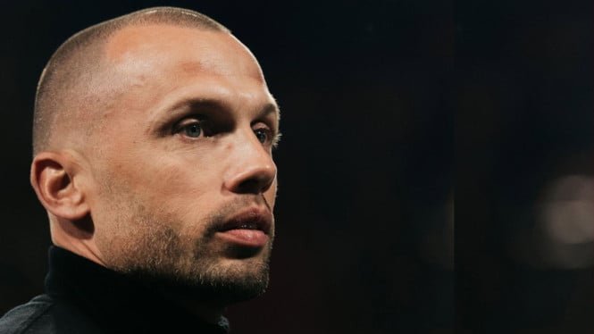 693964a6ce7e8-eks-pealtih-ajax-amsterdam-john-heitinga_665_374.jpg