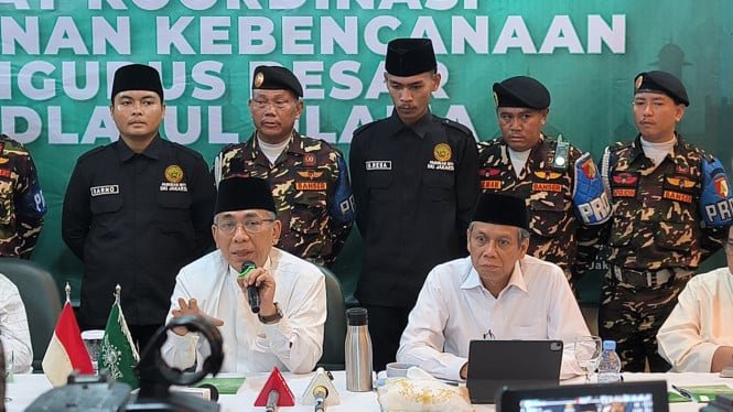 693a9cad1a48a-ketua-umum-pbnu-yahya-cholil-staquf-atau-gus-yahya-kiri_665_374.jpg