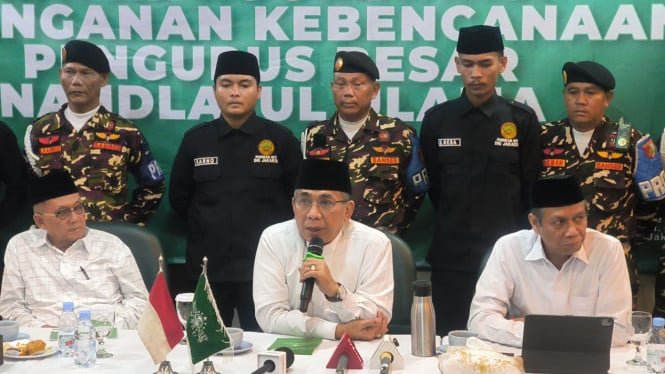 693aa36f4b749-ketua-umum-pbnu-yahya-cholil-staquf-atau-gus-yahya-tengah_665_374.jpg