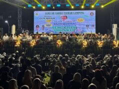 Milhares de fiéis assistem à recitação de Gus Ikhdam, Regente de East Lampung: A Importância de Manter a Unidade