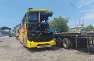 Acelerando a identificação de 16 corpos de vítimas de acidentes de ônibus na estrada com pedágio de Semarang, a Polícia Regional Central de Java abriu um posto de comando Devi no Hospital Kariyadi