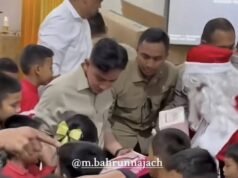 Momento viral de emoção quando o vice-presidente Gibran e Sinterklaas compartilham presentes de Natal no Norte de Sumatra
