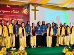 The Moment Putri Chandrawati IIA celebra puja de Natal na prisão de Tangerang