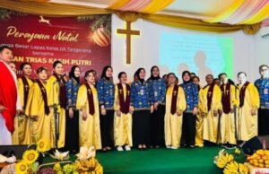 The Moment Putri Chandrawati IIA celebra puja de Natal na prisão de Tangerang