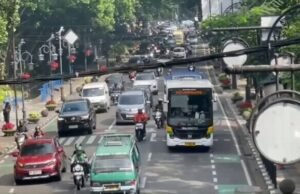 Feriados em Nataru, Bandung está lotado de turistas, engarrafamentos começam