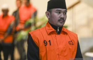 O perfil de Bekasi Regent na Wikipedia editado por indivíduos diz: ‘Ade Kuswara corruptor acabou de ser enforcado’