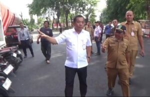 Karawang Regent AEP decepcionado, muitas instalações do GOR foram roubadas: de torneiras a banheiros