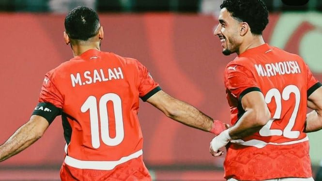 694e4fe3a533b-pemain-timnas-mesir-mohamed-salah-dan-omar-marmoush_665_374.jpg