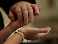 ICE ameaça separação familiar e detenção indefinida para cumprir as metas de deportação do presidente Trump