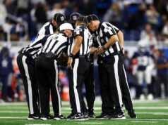 A NFL está supostamente pressionando por um modelo de arbitragem baseado no desempenho, já que o acordo coletivo de trabalho da liga com os árbitros está prestes a expirar