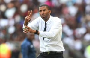 Técnico do Orlando Pirates ganha prêmios consecutivos de Treinador do Mês