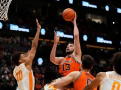 O nº 14 de Illinois venceu o nº 13 do Tennessee por 75-62 no Music City Madness
