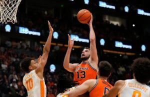 O nº 14 de Illinois venceu o nº 13 do Tennessee por 75-62 no Music City Madness