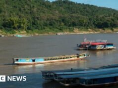 Gritos por ajuda e pânico enquanto turistas são resgatados de afogamento fatal